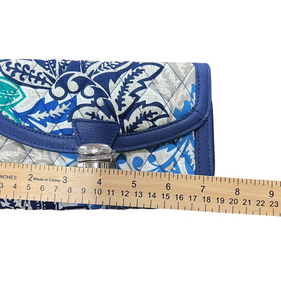 New Vera Bradley Ultimate Wristlet Wallet Clutch Santiago Blue Quilted Floral - Picture 3 of 5